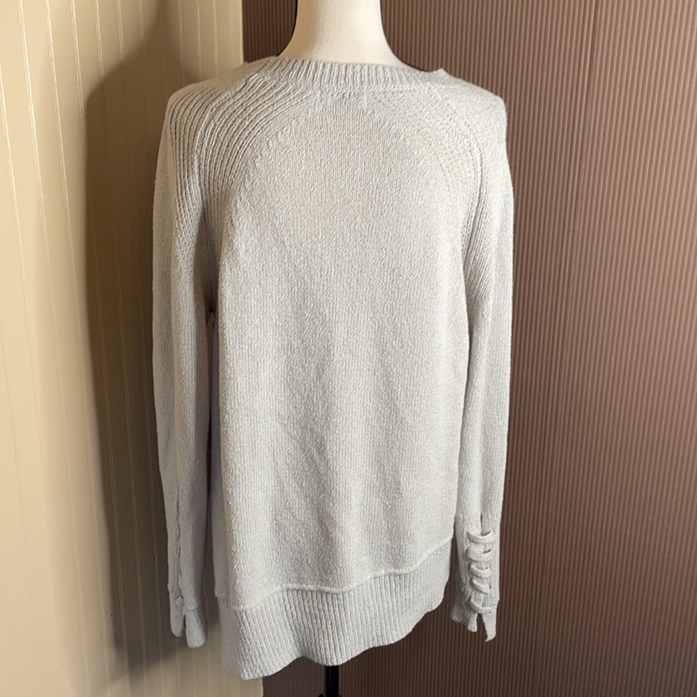 Lush Gray Sweater Size Medium Side Split - image 5